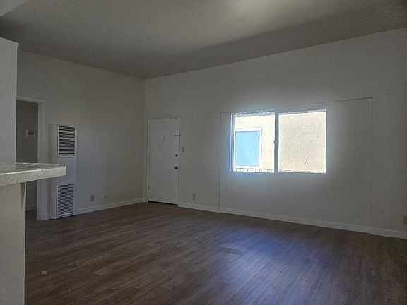 4th image of 15480 Moorpark St APT 7