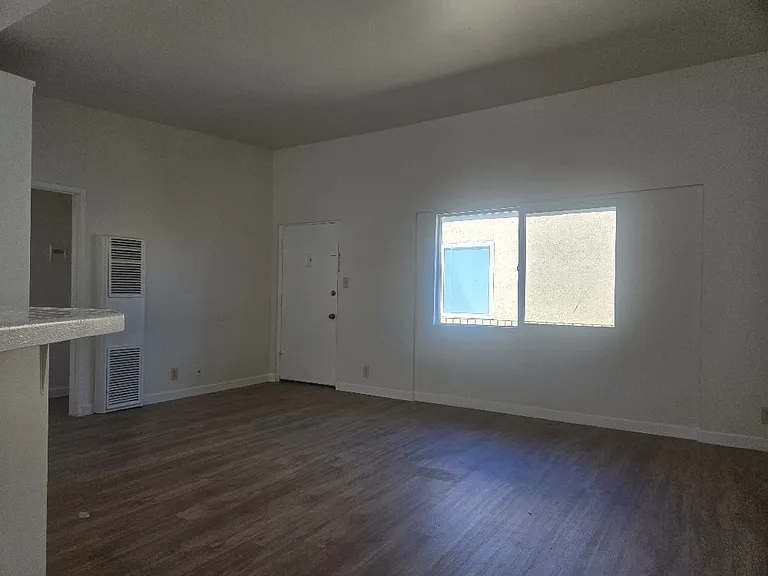 15480 Moorpark St #7 — Photo 4