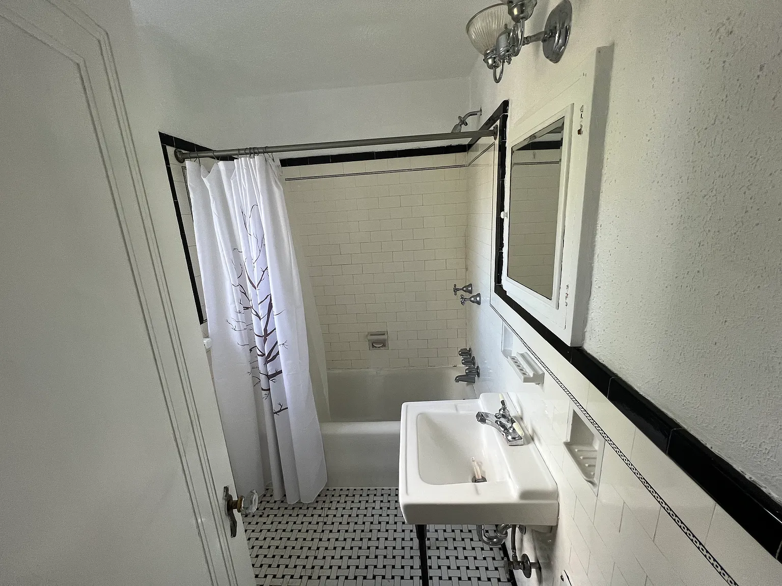 36 Cornell Pl — Photo 3