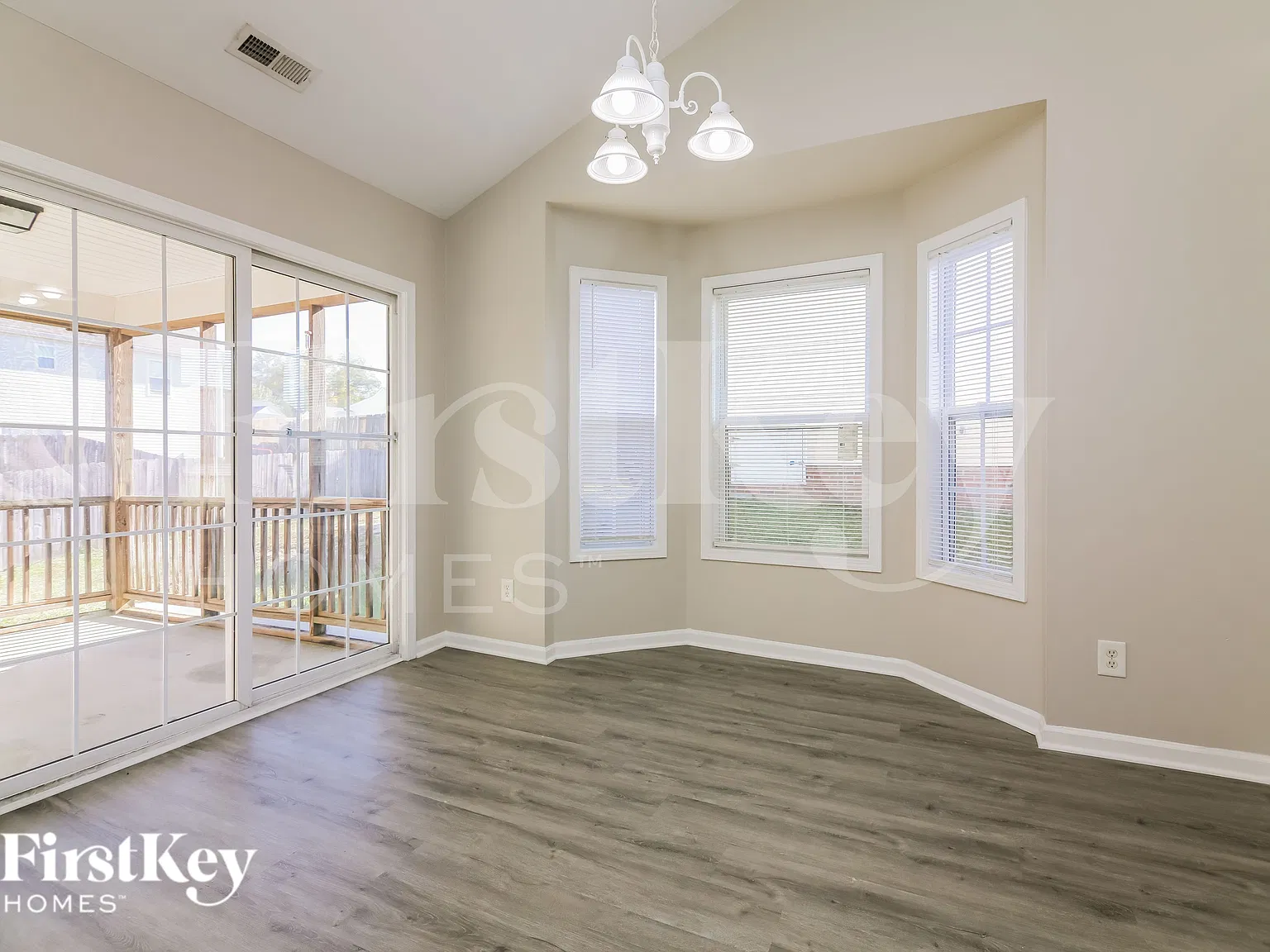 3 bed, 2.0 bath, 1189 sqft, $1,860 — Photo 4