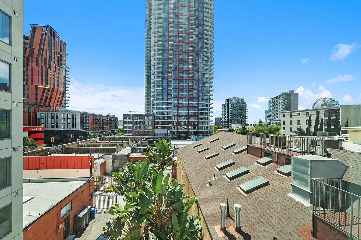 Building Photo - 550 15th St #401