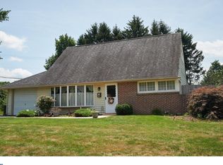 80 Trail Rd, Levittown, PA 19056