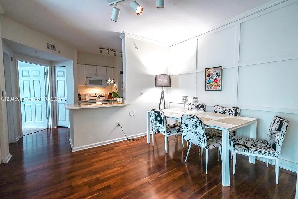 Porto Bellagio Condo — Photo 3