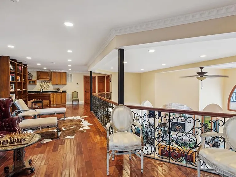 13 Seatuck Ln — Photo 22
