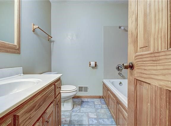 3rd image of 606 NE Coronado Ave