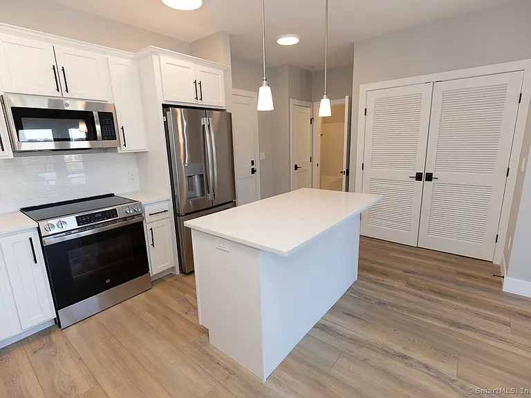 300 Harbour Close #B-34 — Photo 16