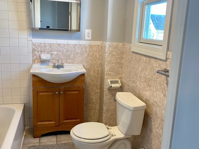 27 Florence St #2 — Photo 12