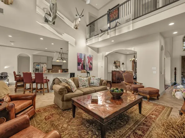 917 Crown Valley Dr, Weatherford, TX 76087