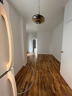 4th image of 239 E 28th St APT 4a