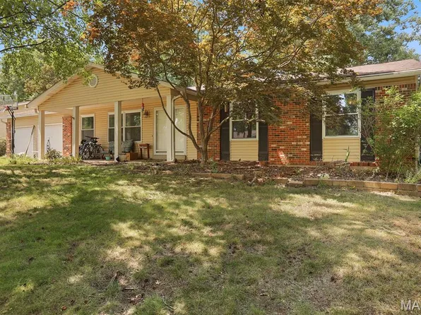 13383 Windbrooke Ln, Saint Louis, MO 63146