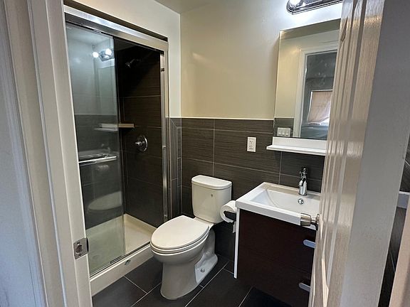 3rd image of 368 Eastmoor Ave Unit 1