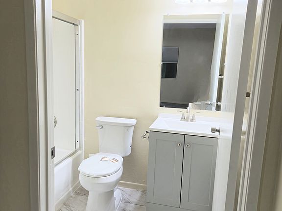 4th image of 15449 Nordhoff St #2
