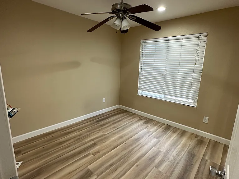 704 Windward Ct — Photo 8