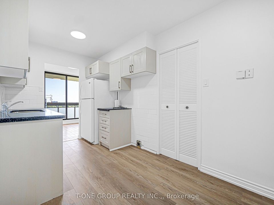 1st image of 350 Seneca Hill Dr #1511