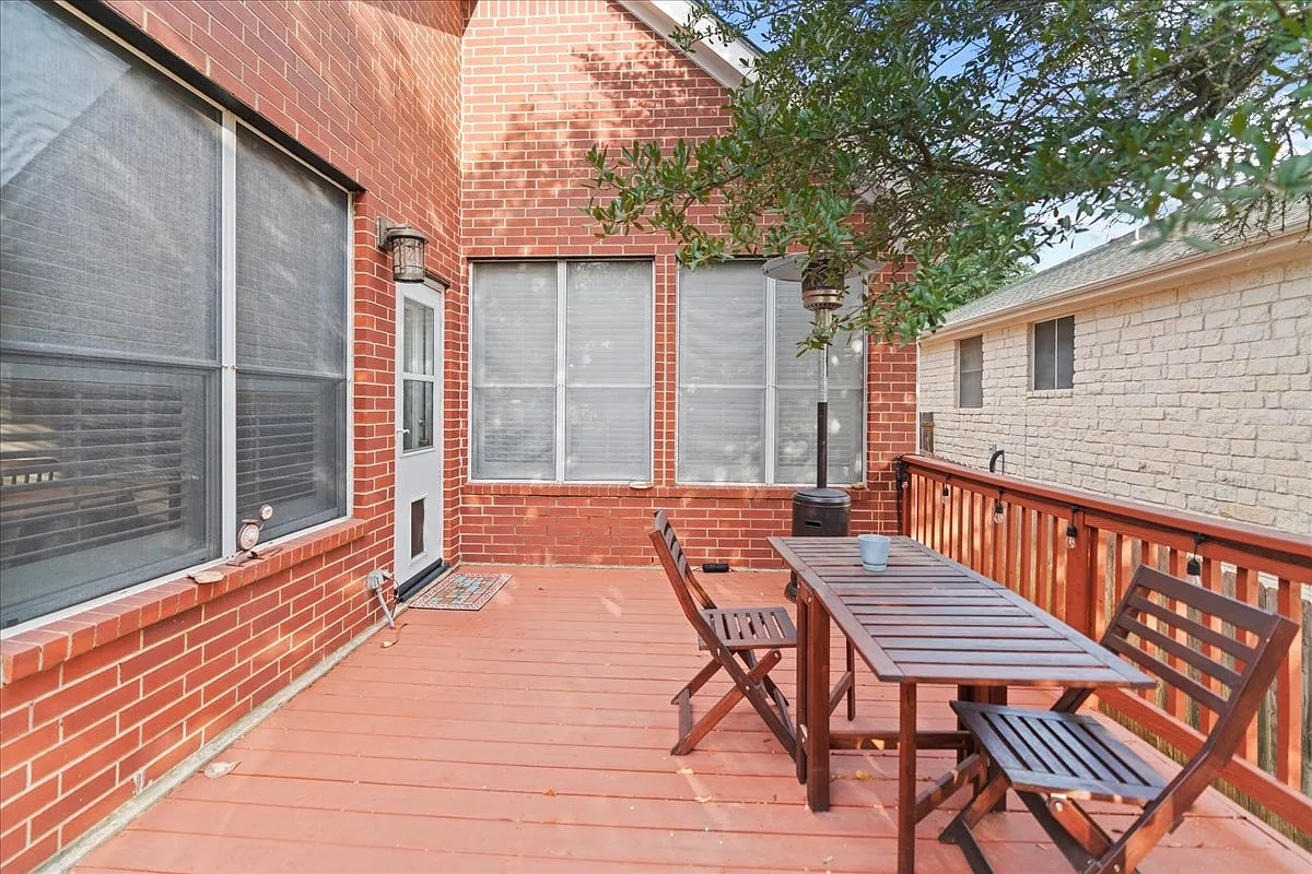 3 bed, 2223 sqft, $8,500 — Photo 3