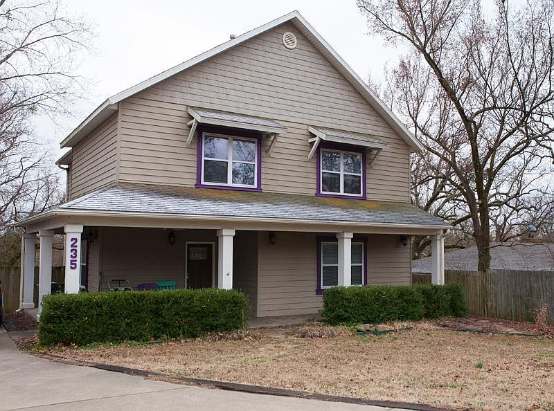 1st image of 235 E Cleburn St