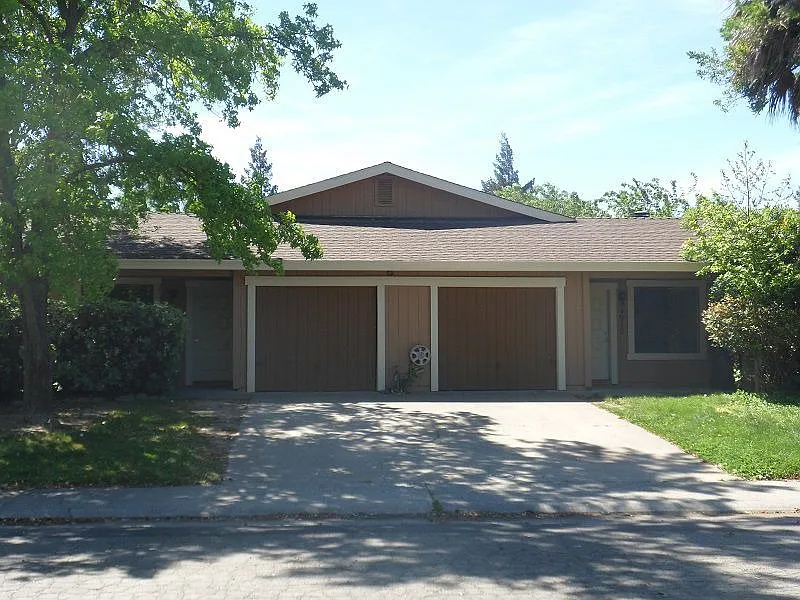 4914 Saddlerock Way photo 1