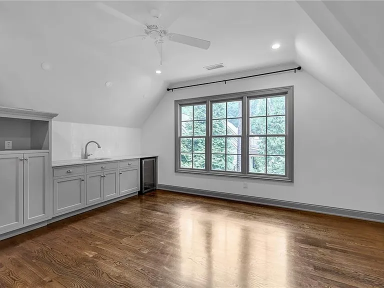 425 Broadland Rd NW — Photo 40
