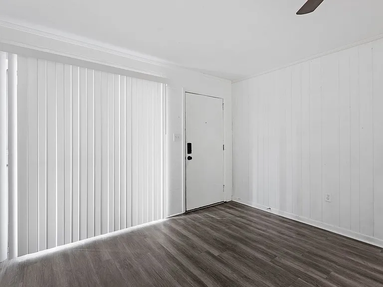 615 E. Park Avenue — Photo 12