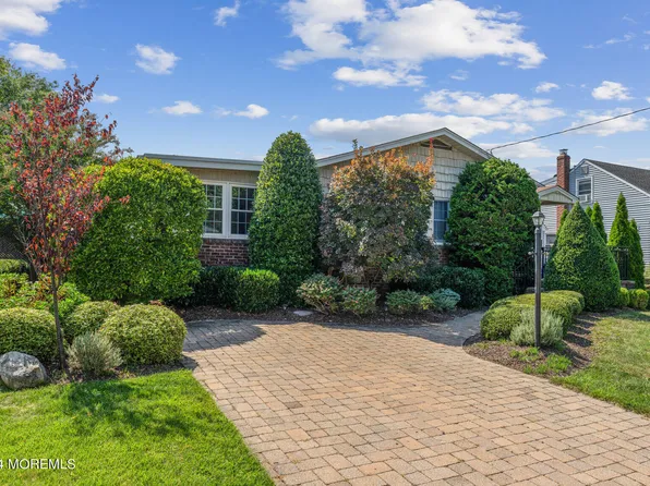 32 Wilson Circle W, Red Bank, NJ 07701