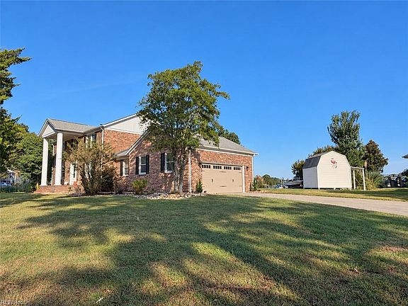 3rd image of 4 Canal Dr