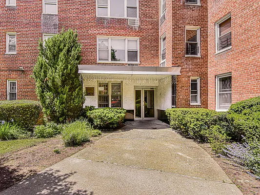 Sold by Re/Max In The City | media 14
