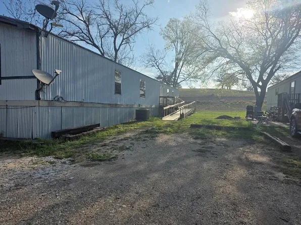 106A Clark St, Ingram, TX 78025