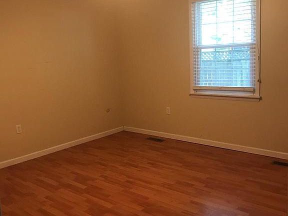 5th image of 402 Linden Ln