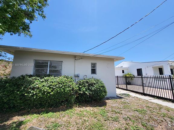 3rd image of 640-642 NW 77th St