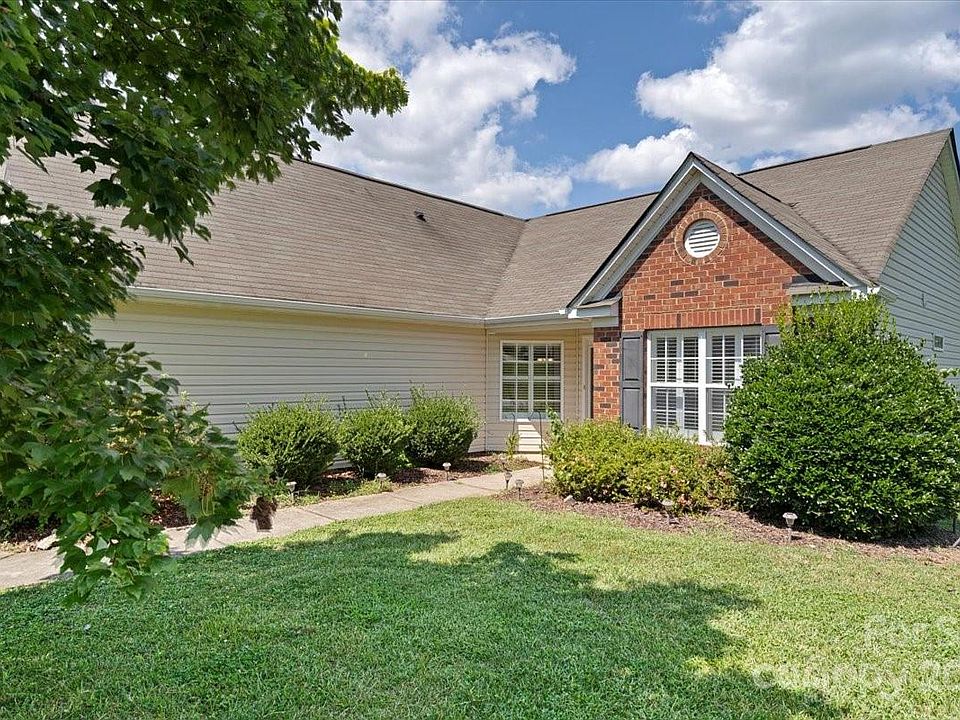 1st image of 213 Woodbridge Cir