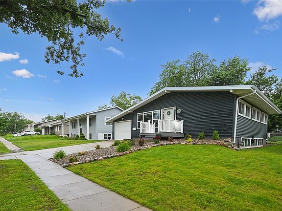 2nd image of 4233 Pineview Dr NE