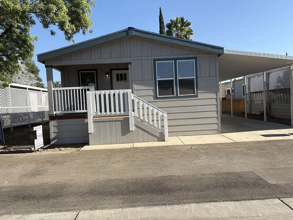 3 bed, 2.0 bath, 1310 sqft, $1,350 — Photo 1