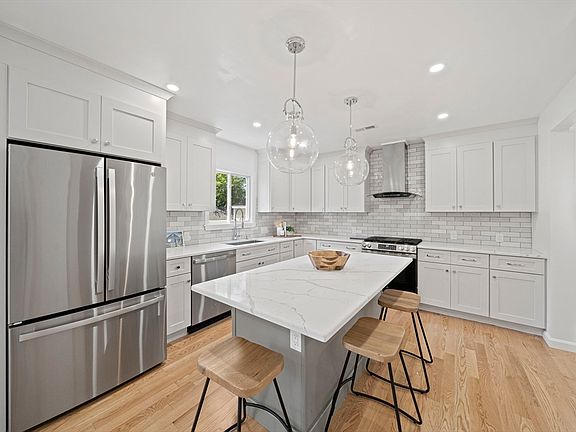 4th image of 100 Keith St