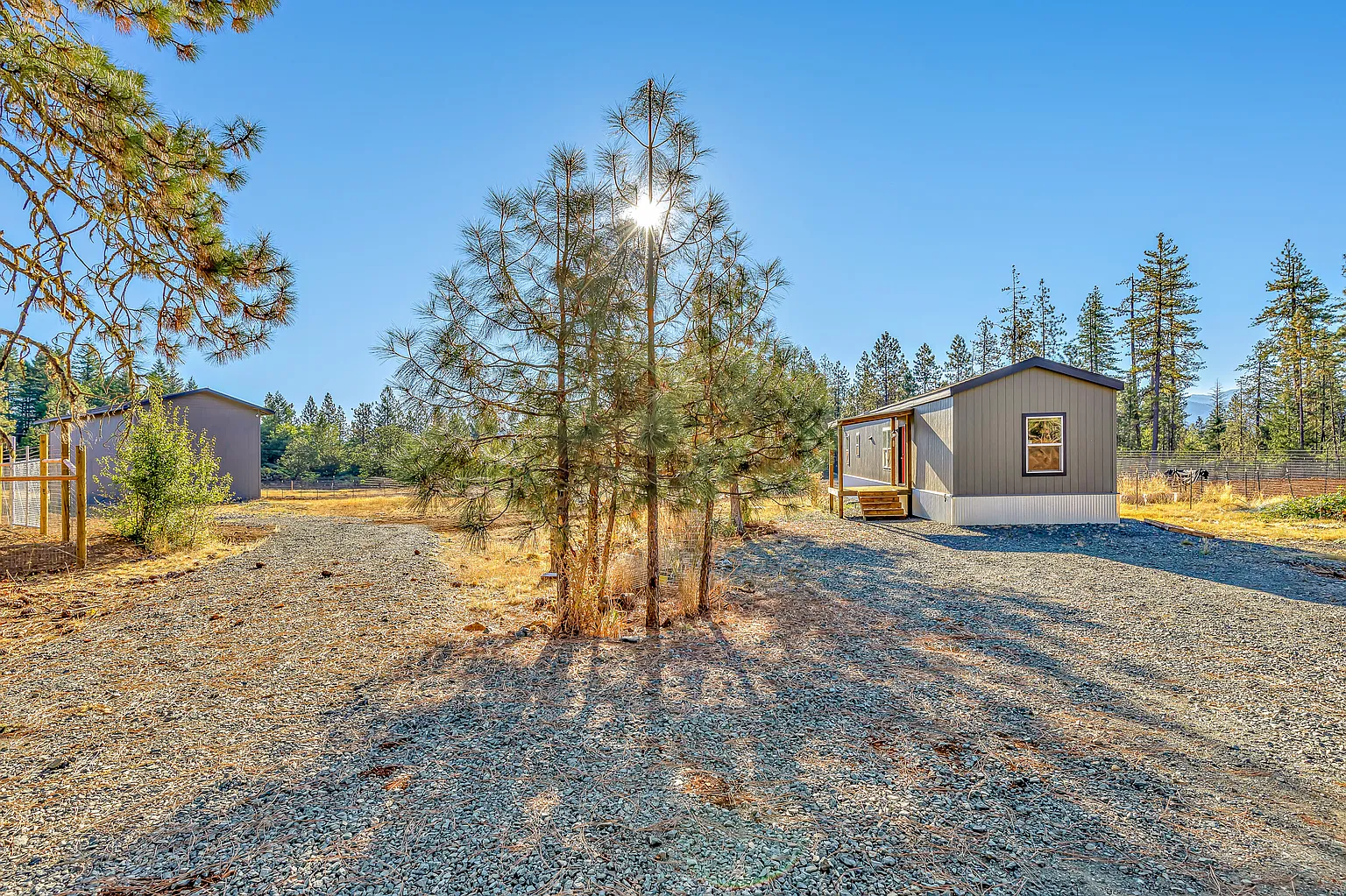 895 Airport Dr photo 1