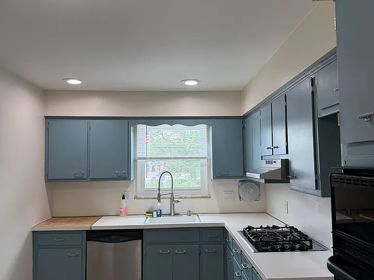 2518 Spruce St — Photo 3