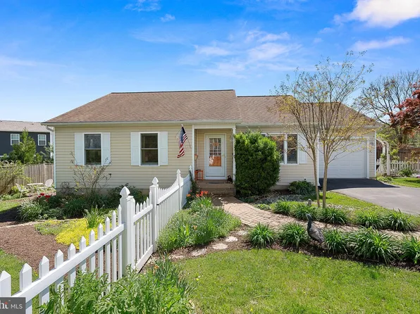 5 Circle Dr, Berryville, VA 22611