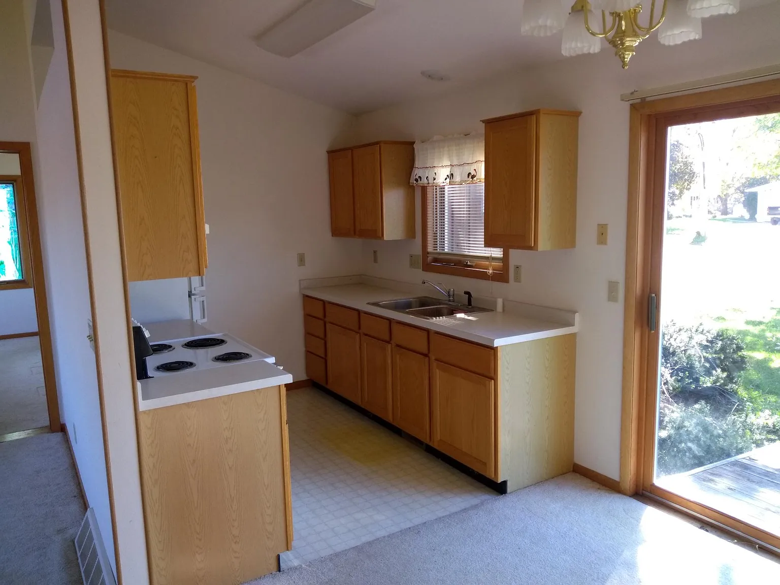 4 bed, 1325 sqft, $1,995 — Photo 3