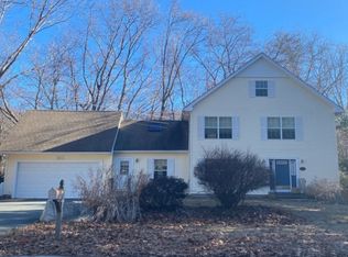 59 Gilbert Stuart Dr, East Greenwich, RI 02818