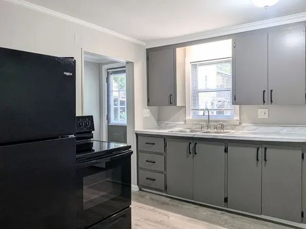 23 Winthrop St, 23 Winthrop St APT 7, Augusta, ME 04330