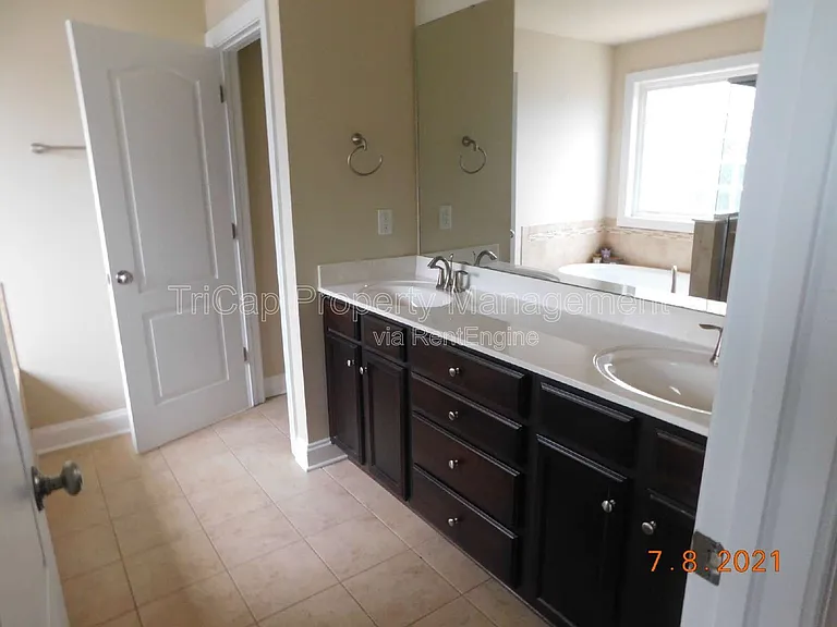 8030 Upper Lake Dr — Photo 14