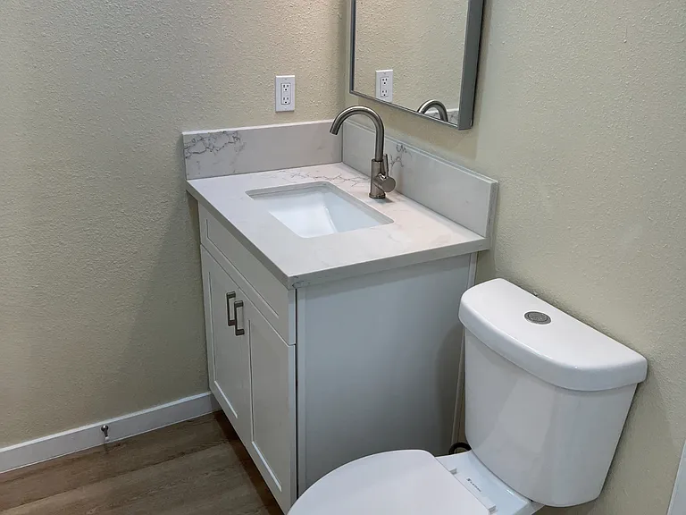 16463 Woodruff Ave — Photo 22