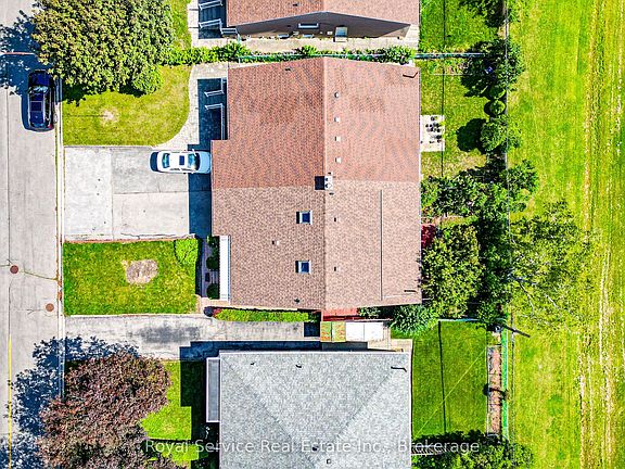 3rd image of 65 Combermere Dr