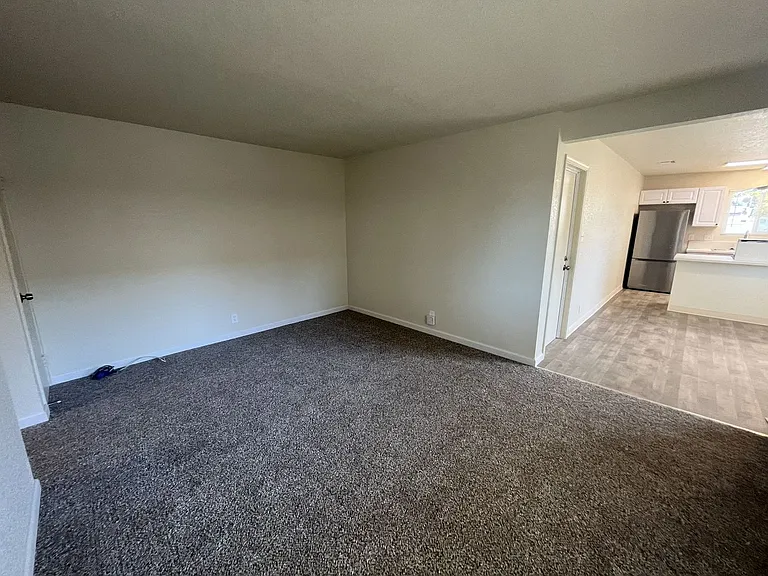 6415-6417 San Stefano St — Photo 39