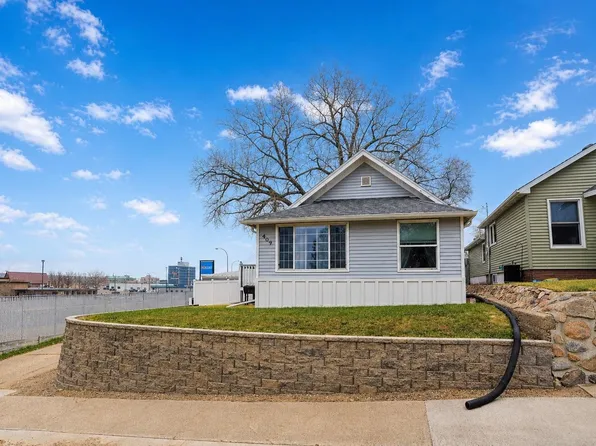 409 5th St SW, Minot, ND 58701