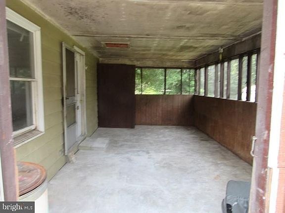 5th image of 22 W Grandview Ave