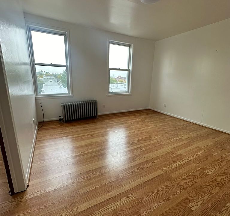 1st image of 20-40 42nd St #3R
