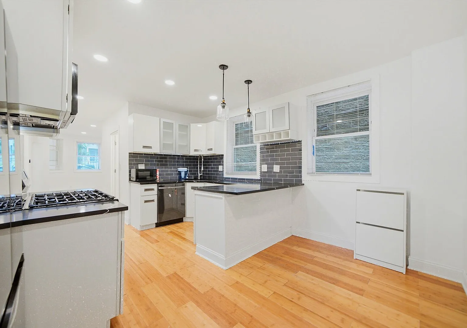 2 bed, $2,800 — Photo 4