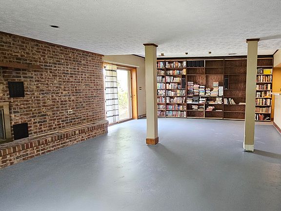 4th image of 216 W Fairway Dr