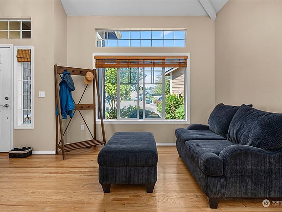 4th image of 10627 230th Avenue Ct E