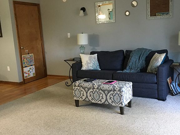 Livingroom, door to basement